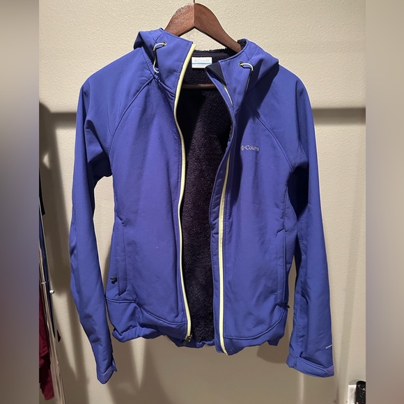 Columbia Jackets & Blazers - Columbia fur lined rain repellant jacket